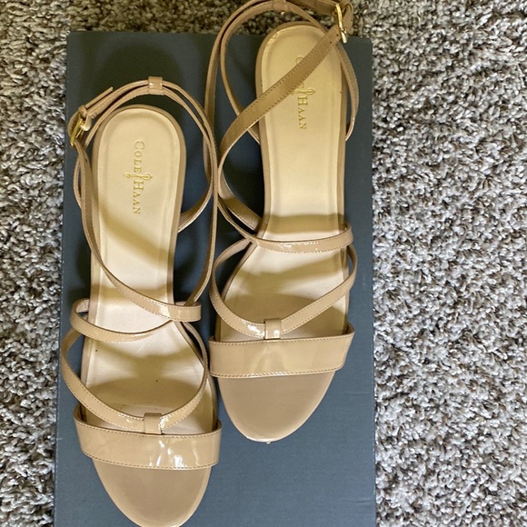 Ladies Cole Haran Patent Leather Wedge Sandals - Picture 1 of 7